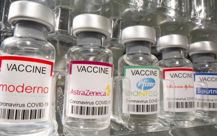 Khi nguồn cung vắc xin khan hiếm, việc tiêm vắc xin 2 mũi khác loại có thể giúp nhiều quốc gia tăng tỷ lệ tiêm vắc xin phong COVID-19